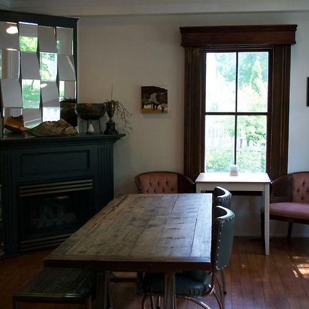 Queen Regent Bed & Breakfast Niagara-on-the-Lake Екстериор снимка